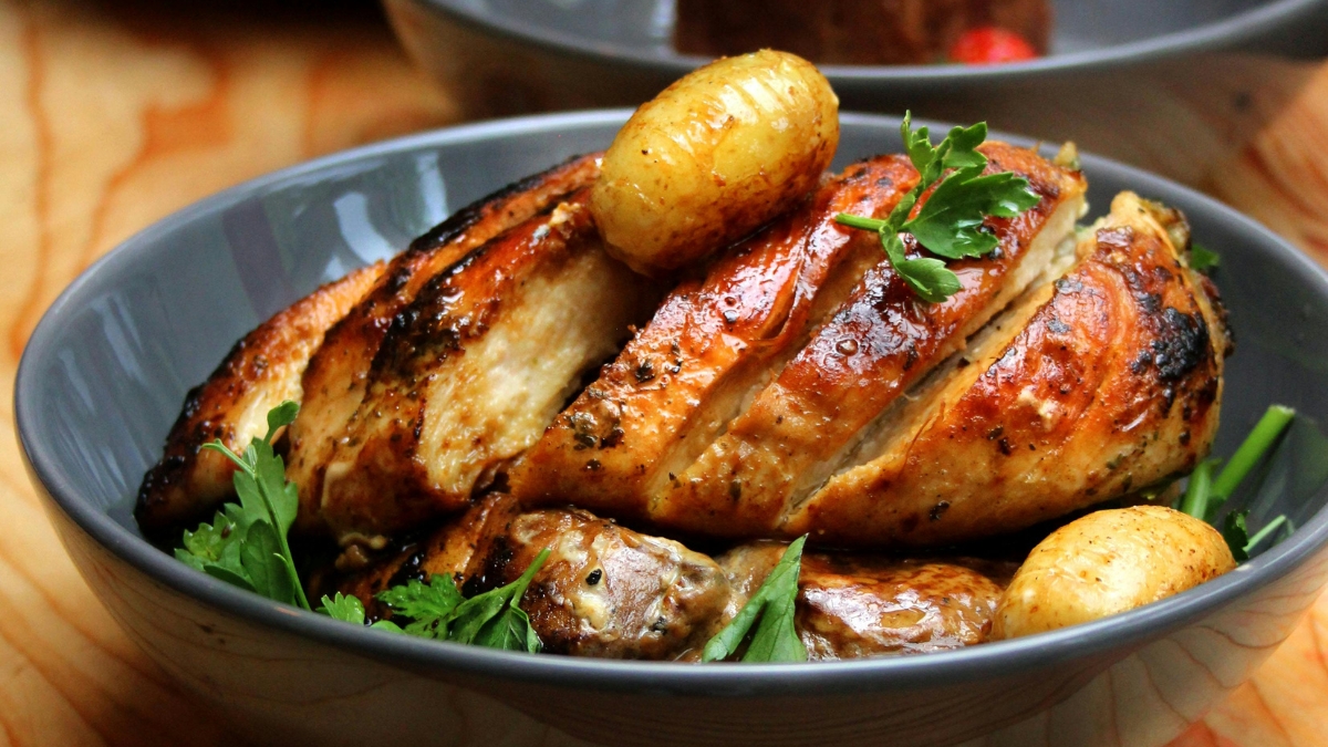 Foodservice roaster chicken vs fryer chicken, restaurant chicken options